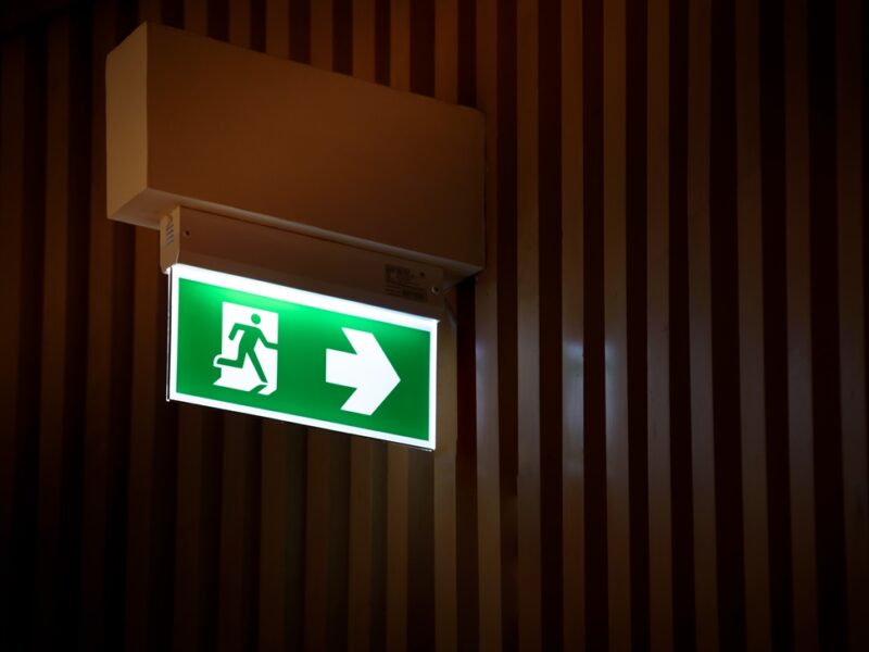 How to perform measurements of emergency lighting?